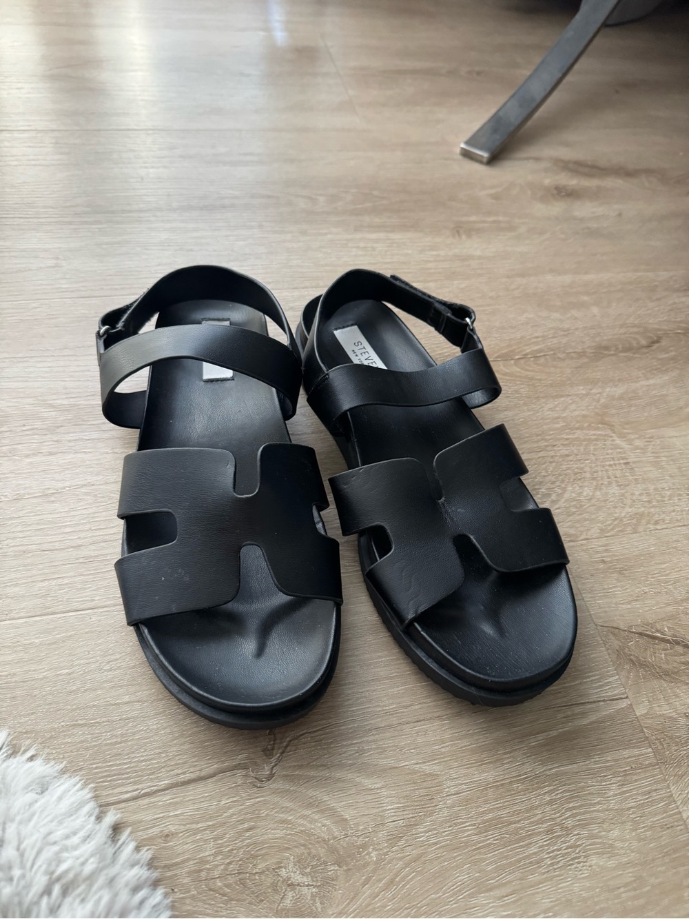 Black Leather Cross-Strap Sandals - Women's Stylish Comfort